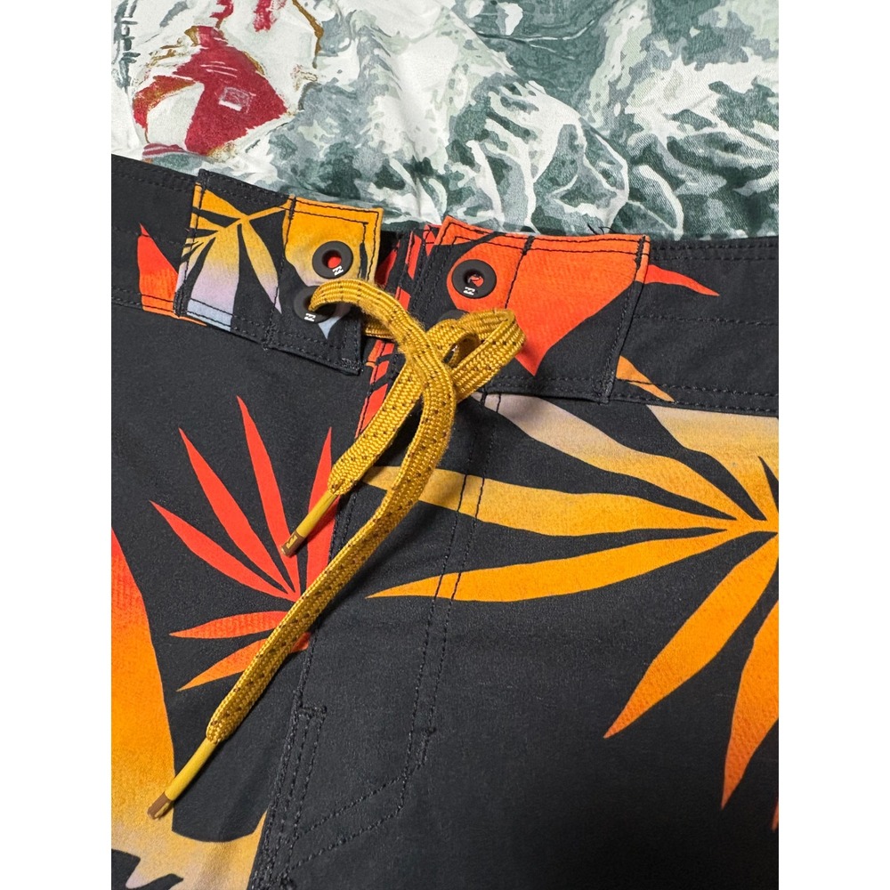 Billabong Swim Shorts swim wear Men's or youth Black Tropical Leaf Print - Picture 3 of 9